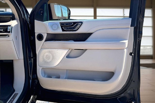 Used 2021 Lincoln Navigator L Reserve w/ Luxury Package AWD/4WD image 23