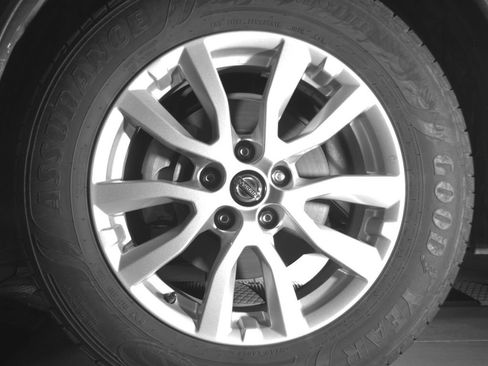 Used 2017 Nissan Rogue SV FWD image 9