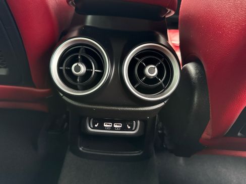 Used 2022 Alfa Romeo Stelvio Veloce image 33