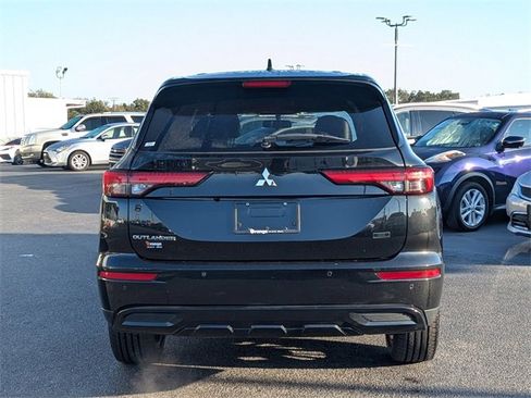 Used 2023 Mitsubishi Outlander SE Black Edition image 5