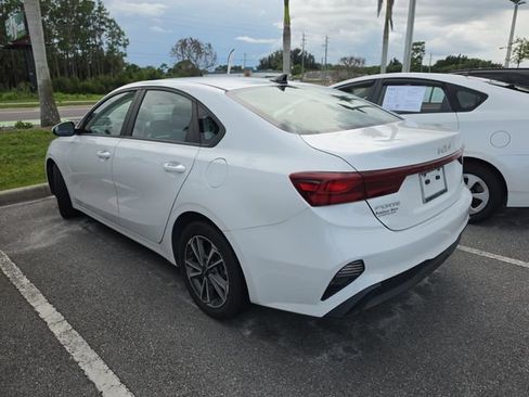 Certified 2023 Kia Forte LXS FWD image 4