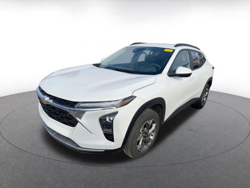 Used 2025 Chevrolet Trax LT image 4