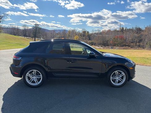 Certified 2025 Porsche Macan image 8