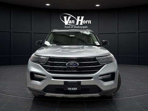 Used 2023 Ford Explorer XLT w/ Equipment Group 202A AWD/4WD image 2