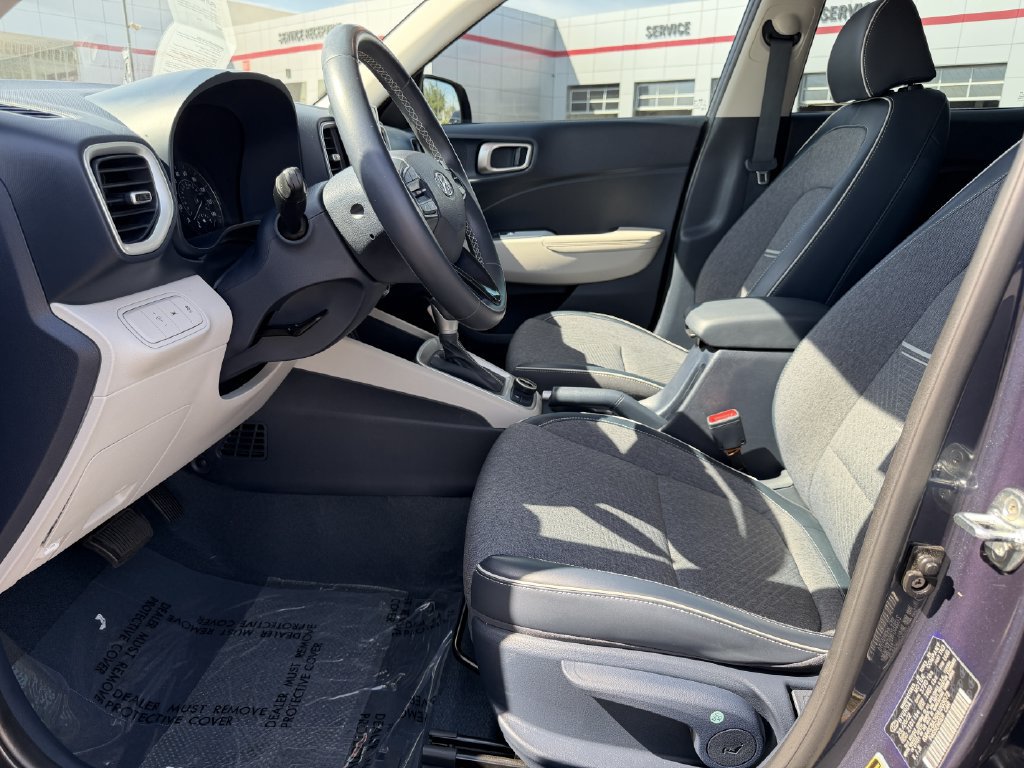 Used 2022 Hyundai Venue Limited FWD image 6