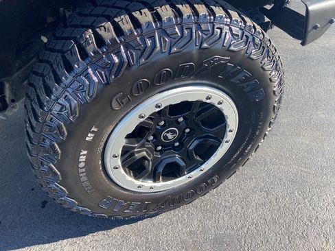 Used 2021 Ford Bronco Badlands image 6