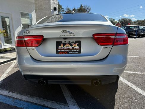Used 2017 Jaguar XE Premium image 18