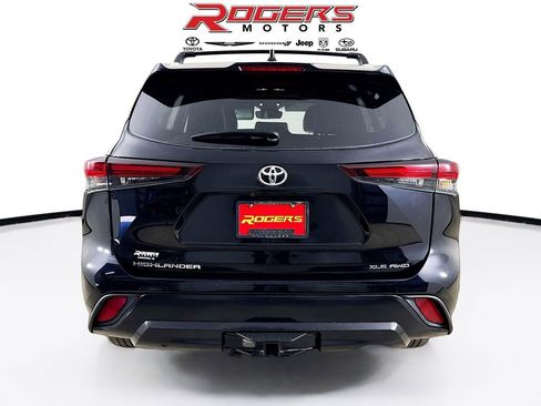 Certified 2024 Toyota Highlander XLE AWD/4WD image 12