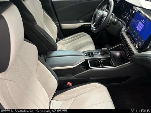 Used 2026 Lexus TX 500h AWD w/ Technology Package image 16