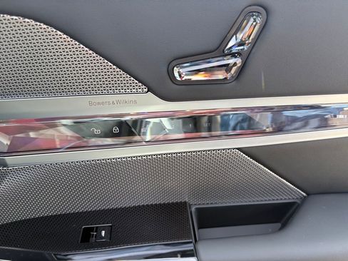 Used 2025 BMW i7 xDrive60 w/ Premium Package image 24