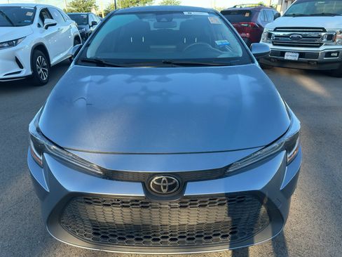 Used 2022 Toyota Corolla LE FWD image 2