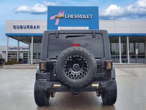 Used 2013 Jeep Wrangler Unlimited Sahara w/ Connectivity Group AWD/4WD image 6