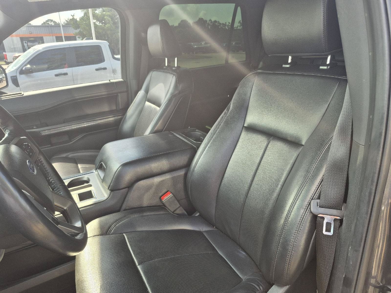 Used 2021 Ford Expedition XLT RWD image 2