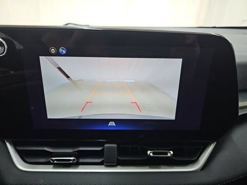 Used 2026 Chevrolet Equinox LT FWD image 8