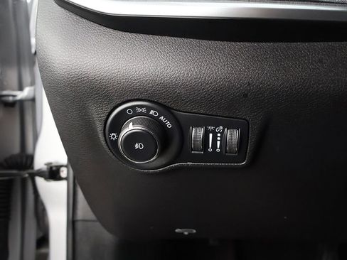 Used 2025 Jeep Compass Latitude AWD/4WD image 36