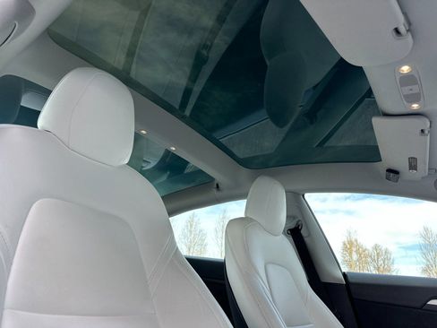 Used 2022 Tesla Model 3 Performance image 15