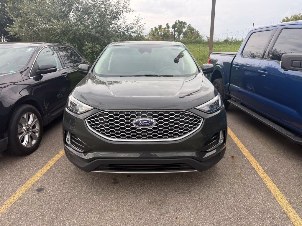 Certified 2024 Ford Edge SEL w/ Convenience Package AWD/4WD image 2