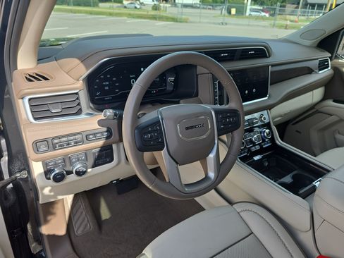 Used 2022 GMC Yukon Denali w/ Denali Premium Package AWD/4WD image 17