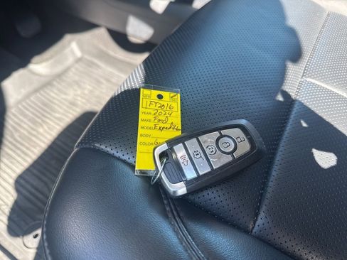 Used 2024 Ford Expedition Max XLT image 39