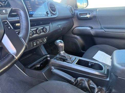 Used 2018 Toyota Tacoma TRD Off-Road image 13