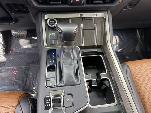 Used 2024 Lexus GX 550 w/ Accessory Package (2T) AWD/4WD image 17