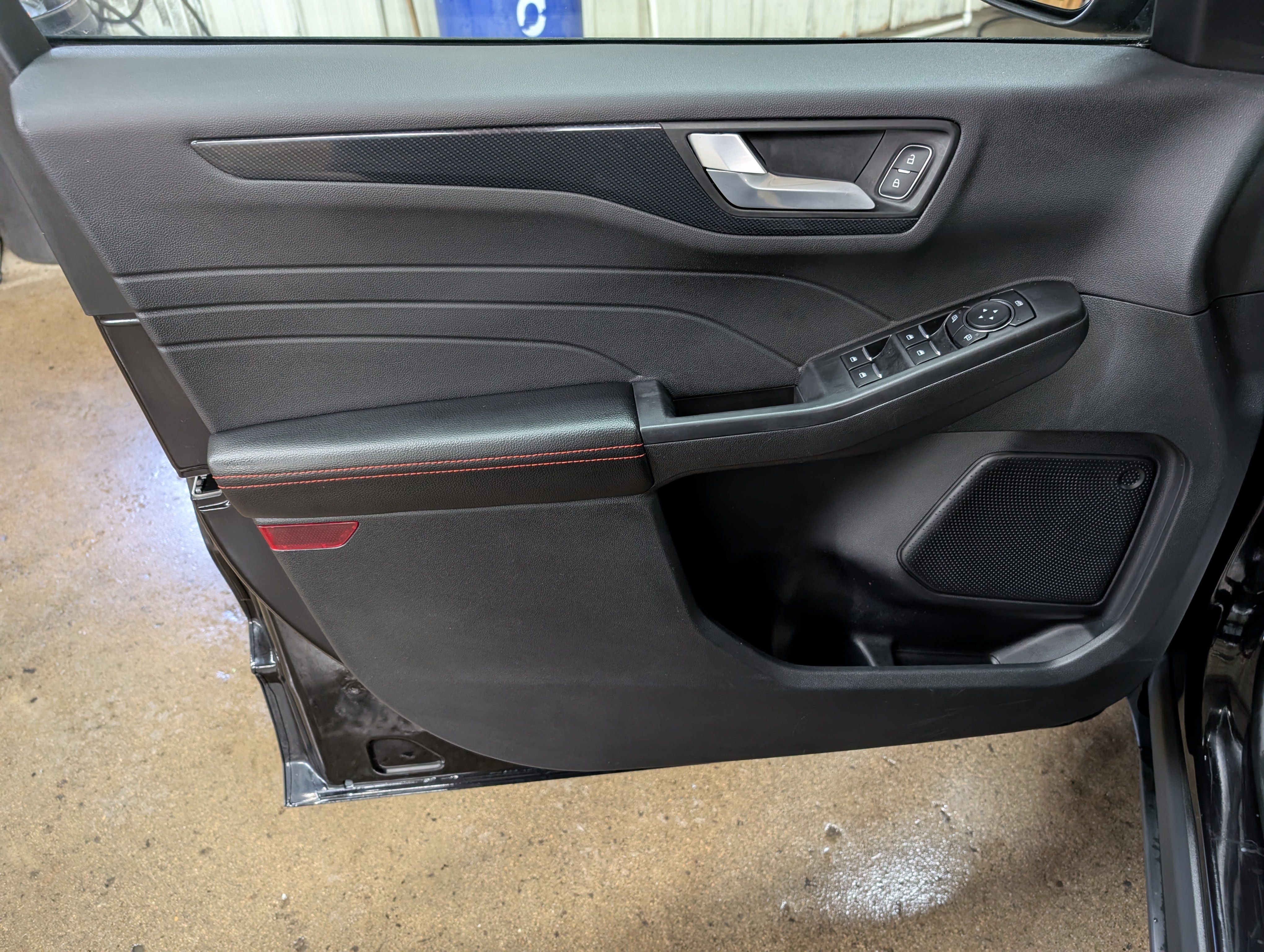 Used 2025 Ford Escape ST-Line AWD/4WD image 7