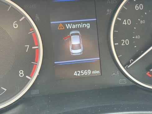 Used 2025 Nissan Sentra S FWD image 3