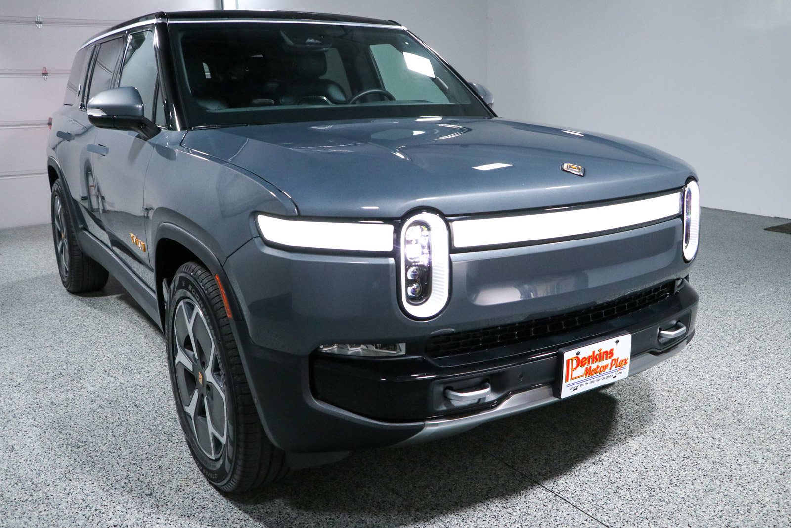 Used 2024 Rivian R1S Adventure Quad AWD/4WD image 4