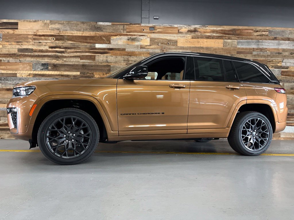 New 2027 Jeep Grand Cherokee Summit w/ Adv Protech Group IV AWD/4WD image 51