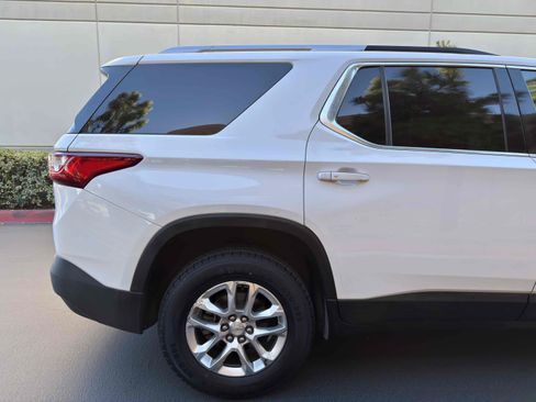 Used 2018 Chevrolet Traverse LT w/ LPO, Black Accent Package FWD image 14