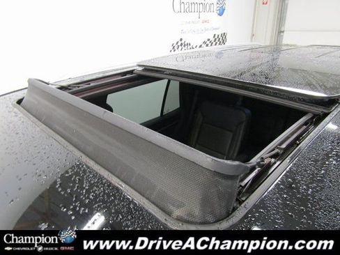 Used 2022 GMC Yukon Denali AWD/4WD image 4