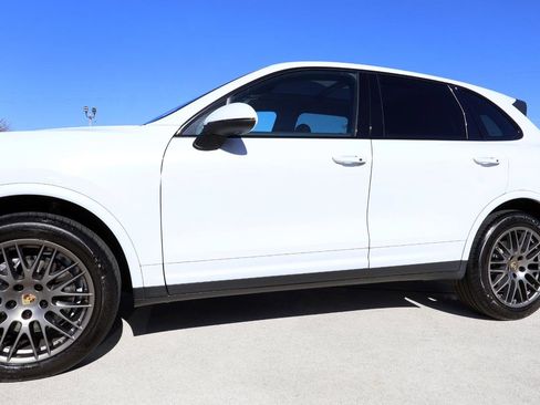 Used 2018 Porsche Cayenne Platinum Edition image 34
