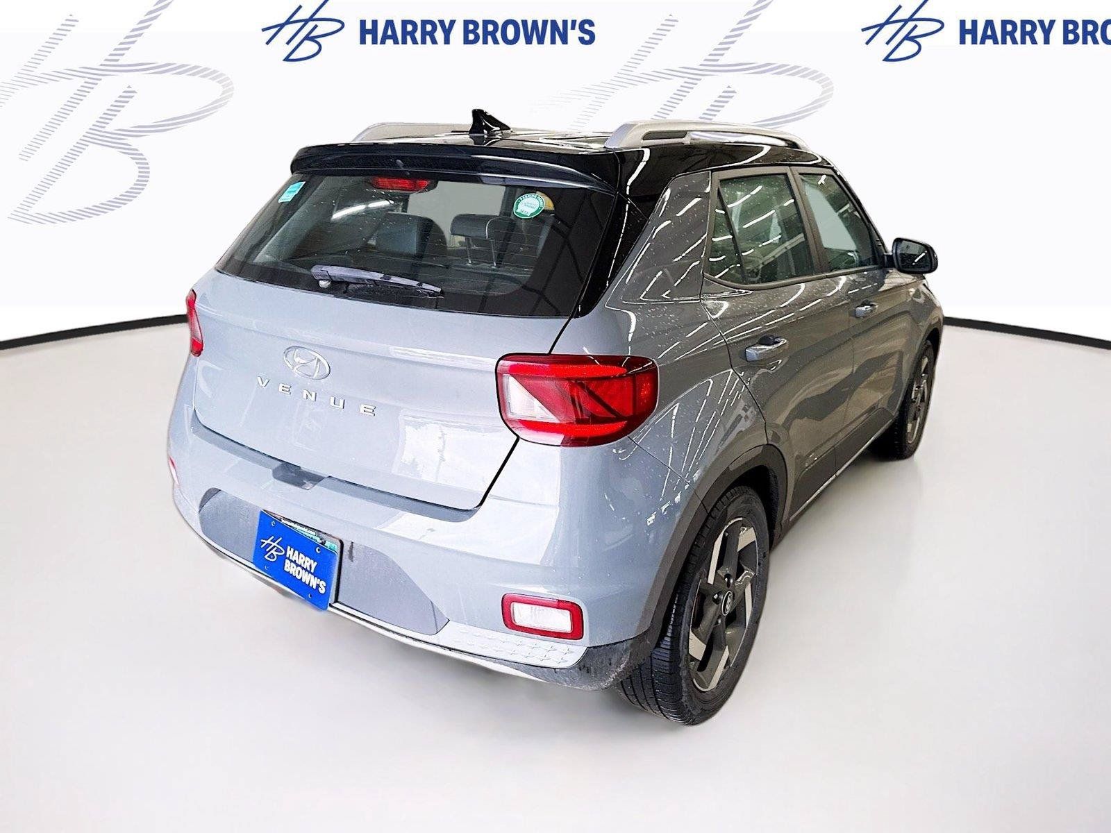 Used 2022 Hyundai Venue Limited w/ Cargo Package FWD image 10
