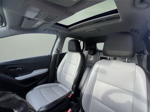 Used 2020 Chevrolet Trax Premier image 25