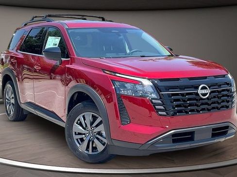 New 2026 Nissan Pathfinder SV w/ SV Premium Package FWD image 2