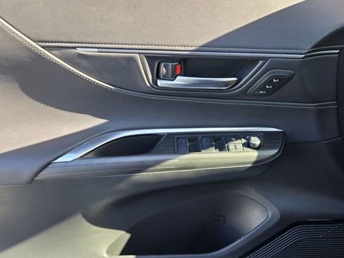 Used 2024 Toyota Venza Nightshade image 31