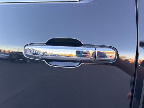 Used 2024 GMC Sierra 3500 SLT w/ SLT Premium Package image 7