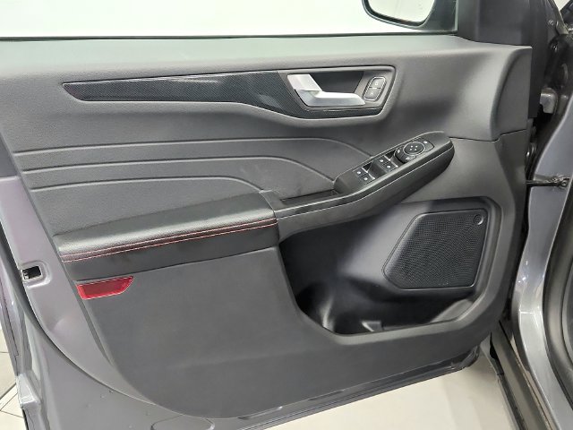 Used 2025 Ford Escape ST-Line FWD image 17