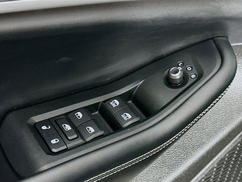 Used 2023 Jeep Grand Cherokee Limited w/ Trailer Tow Prep Group (B) image 15