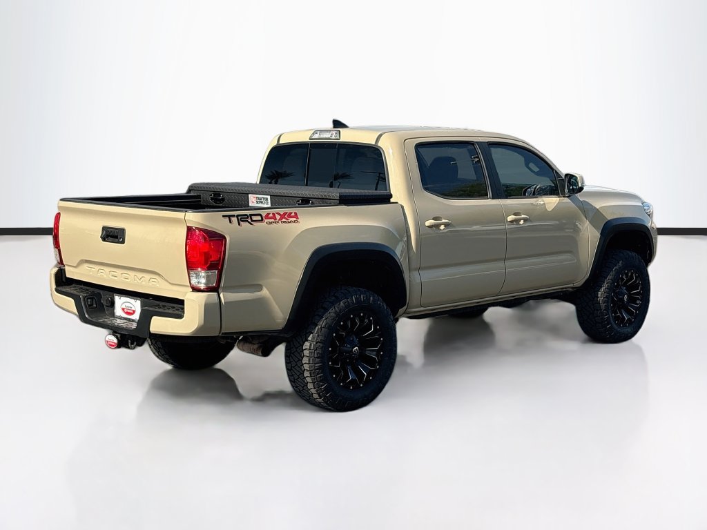 Used 2017 Toyota Tacoma TRD Off-Road w/ Tow Package (A/T) AWD/4WD image 5