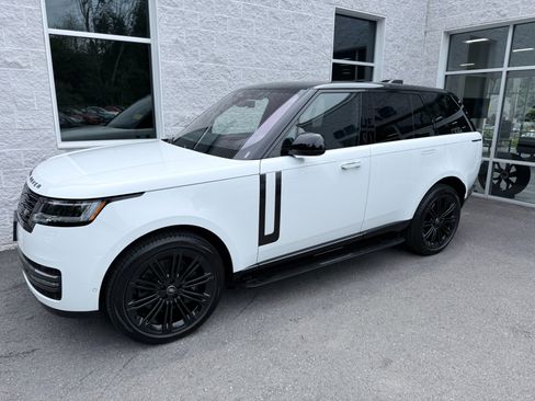 Used 2023 Land Rover Range Rover Autobiography AWD/4WD image 2