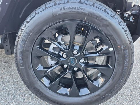 Certified 2025 Jeep Wrangler Unlimited Sahara AWD/4WD image 13