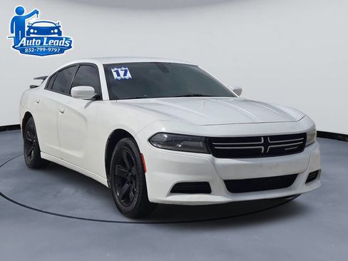 Used 2017 Dodge Charger SE w/ Popular Equipment Group image 2