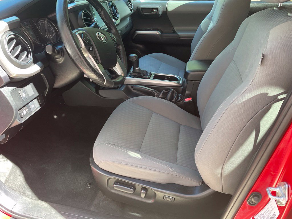 Used 2021 Toyota Tacoma SR5 AWD/4WD image 11