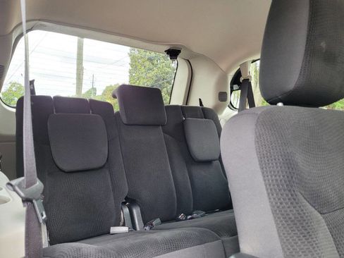 Used 2019 Dodge Grand Caravan SE w/ UConnect Hands-Free Group image 8
