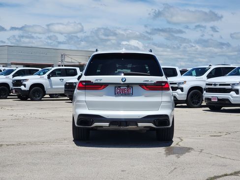 Used 2022 BMW X7 xDrive40i w/ M Sport Package AWD/4WD image 6