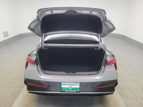 Used 2025 Hyundai Elantra SE image 29