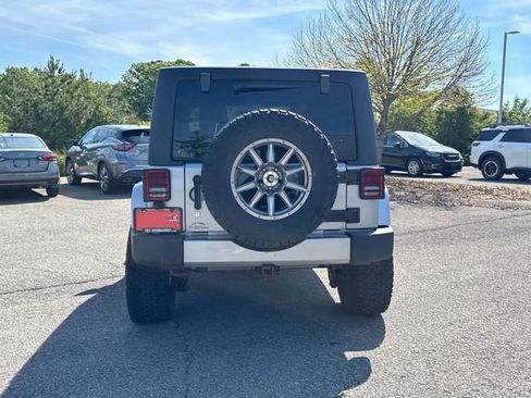 Used 2018 Jeep Wrangler Unlimited Sahara w/ Connectivity Group AWD/4WD image 6