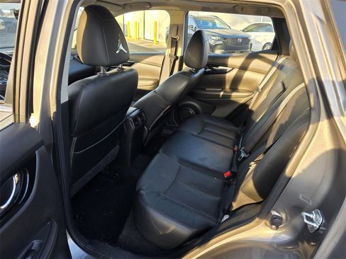 Used 2017 Nissan Rogue Sport SL w/ SL Premium Package image 27