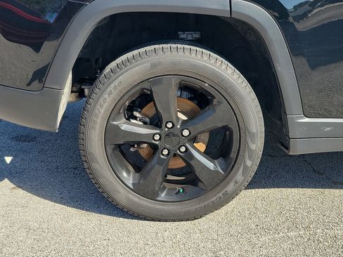 Used 2024 Jeep Grand Cherokee Limited w/ Black Appearance Package image 5